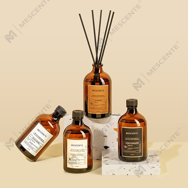 বড় কালো এবং সোনার 100ml ইরিডিসেন্ট লাক্সারি গ্লাস রঙিন স্টিকস ফাইবার রিড ডিফিউজার এয়ার ফ্রেশনার দ্রাবক