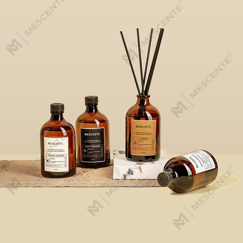 বড় কালো এবং সোনার 100ml ইরিডিসেন্ট লাক্সারি গ্লাস রঙিন স্টিকস ফাইবার রিড ডিফিউজার এয়ার ফ্রেশনার দ্রাবক