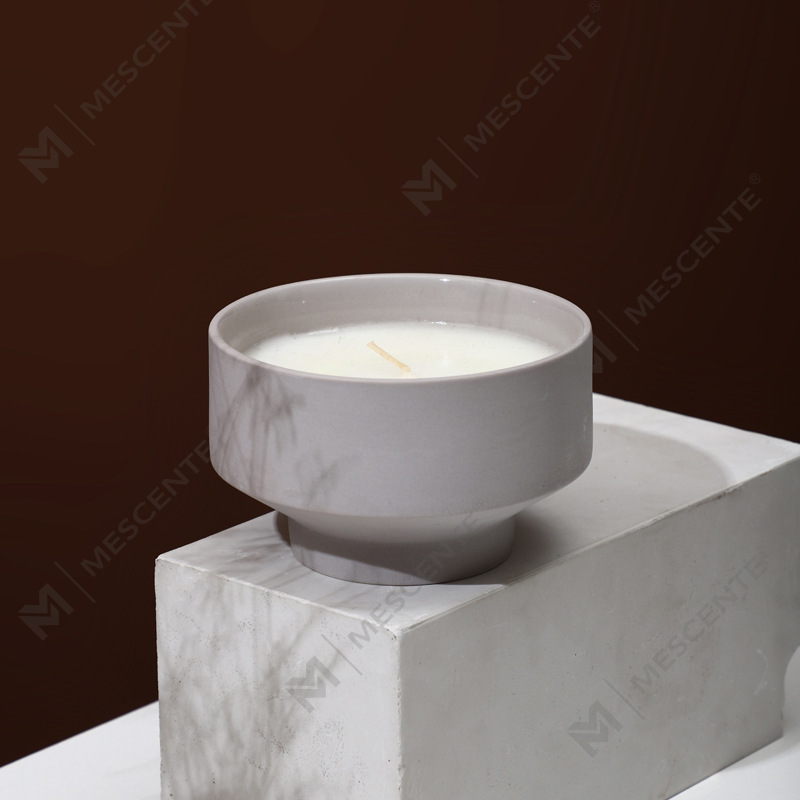 বাঁশের ঢাকনা সহ M&Scent পাইকারি কাস্টম বড় আধুনিক 3 উইক হোয়াইট ফ্রস্টেড ক্রিসমাস ক্যান্ডেল জার